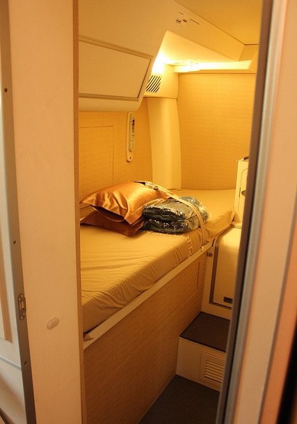 while-most-beds-seem-claustrophobic-this-cabin-on-singapores-airbus-a380-looks-comfortable
